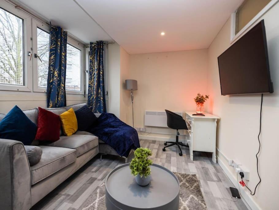 1 Bedroom-Sofabed-Worktable-4-Wifi-Parking London Kültér fotó