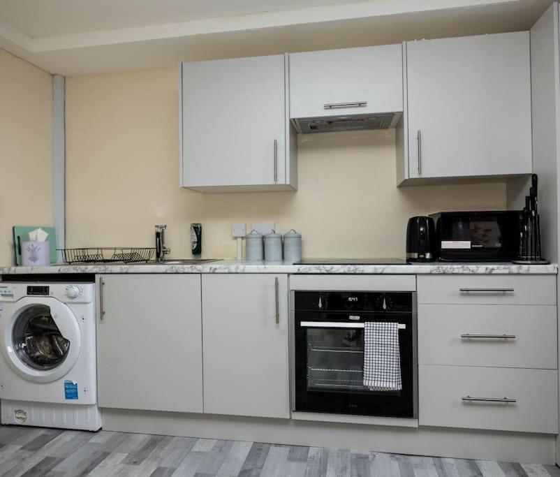 1 Bedroom-Sofabed-Worktable-4-Wifi-Parking London Kültér fotó